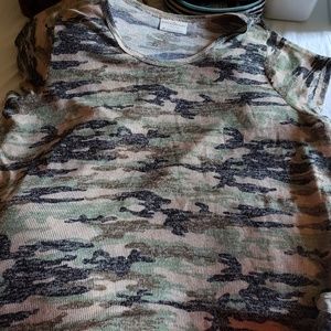 Women's Short sleeve camo shirt